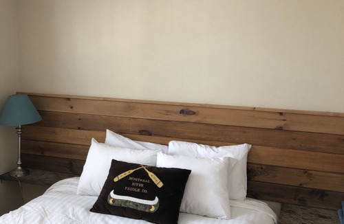 Timiskaming District Hotel | Elk Lake Eco Centre