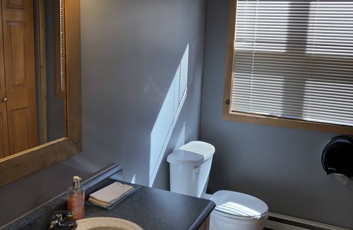 Timiskaming District Hotel | Elk Lake Eco Centre
