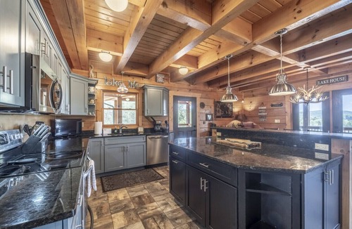 Tazewell House | Elk Lodge on Norris Lake