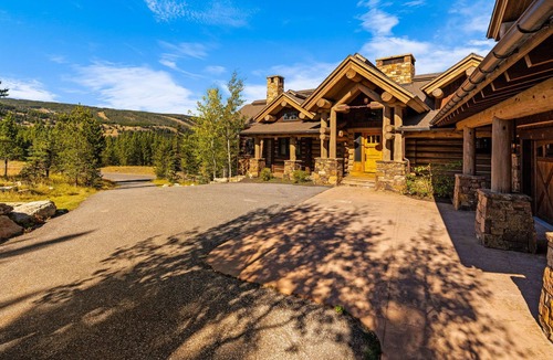 Spanish Peaks House | Elk Meadow In Spanish Peaks at Big Sky