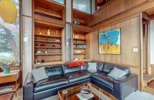 Elk House | Elk Mid-Century