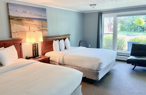 Williamsburg Hotel | Elk Rapids Lakeshore Inn