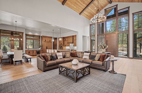 Sunriver House | Elk Run Lodge with Access to Forest House