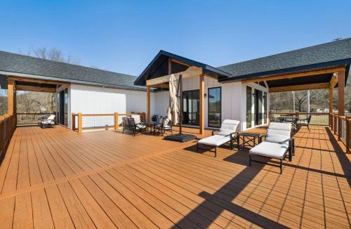 Noel House | Elk View-Access Elk River-Rural Acreage-Huge Patio