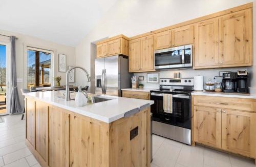 Noel House | Elk View-Access Elk River-Rural Acreage-Huge Patio