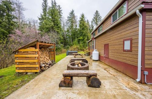 Forks Apartment | ElkCreek Inn Creekside tiny home