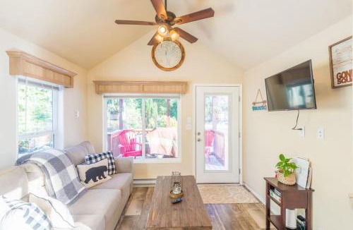 Forks Apartment | ElkCreek Inn Creekside tiny home