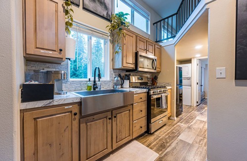 Forks Cabin | ElkCreekInn: creekside tiny home