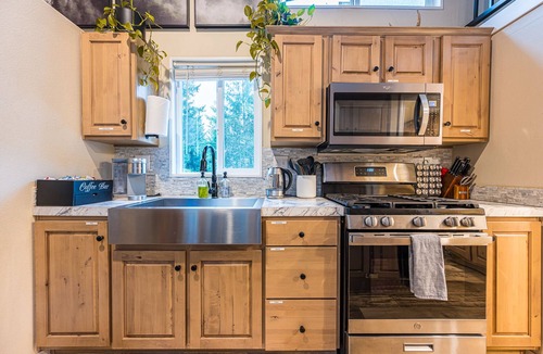 Forks Cabin | ElkCreekInn: creekside tiny home