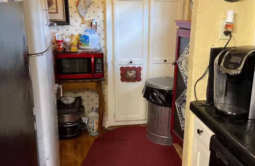 Elkhart Cottage | Elkhart's Historic and Comfy Cottage Inn