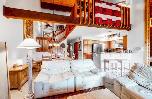 Elkhorn Village Apartment | Elkhorn Retreat