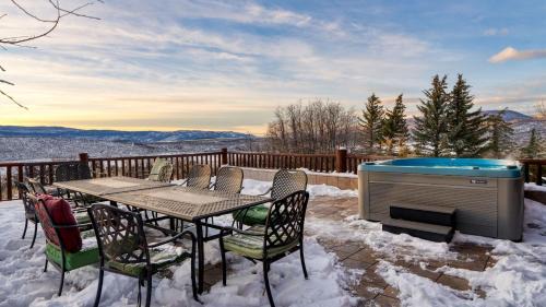 Glenwood Springs House | Elkstone Lodge by AvantStay