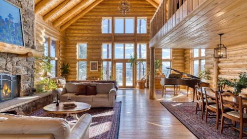 Glenwood Springs House | Elkstone Lodge by AvantStay