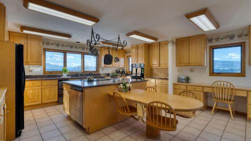 Glenwood Springs House | Elkstone Lodge by AvantStay