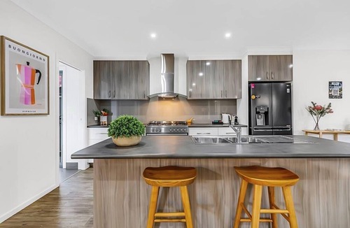 Echuca House | Ella On Hare - Echuca Holiday Homes
