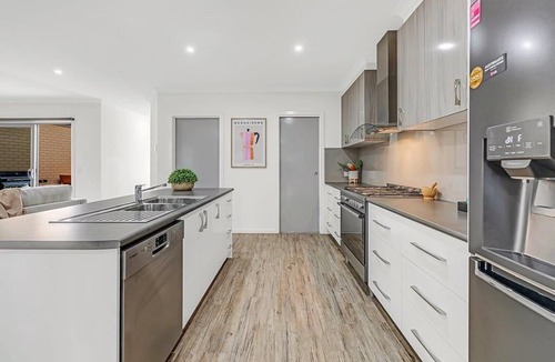 Echuca House | Ella On Hare - Echuca Holiday Homes