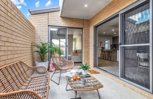 Echuca House | Ella On Hare - Echuca Holiday Homes