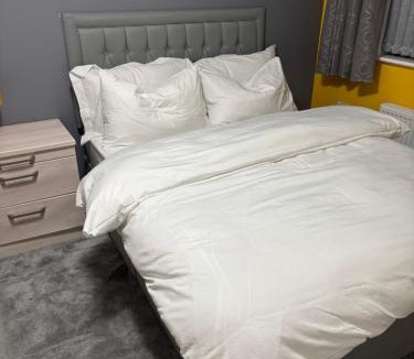 Farnworth House | Ellas Stays