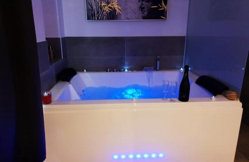 Bernis House | Elle & Lui en Jacuzzi