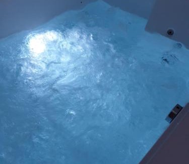 Bernis House | Elle & Lui en Jacuzzi