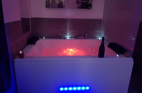Bernis House | Elle & Lui en Jacuzzi
