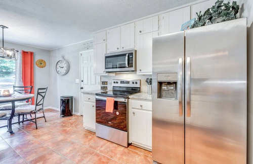 Ellenwood House | Ellenwood Family Home: Fire Pit, Deck & Pool Table