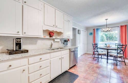 Ellenwood House | Ellenwood Family Home: Fire Pit, Deck & Pool Table