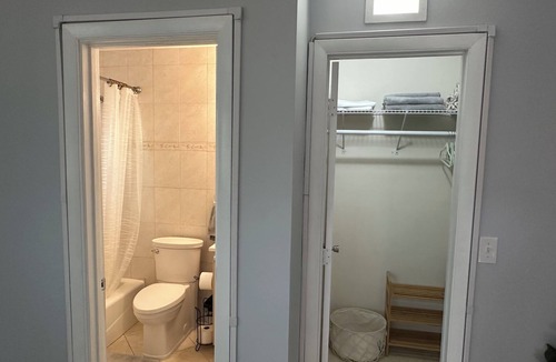 Oakland Park Apartment | Elles King Bedroom.