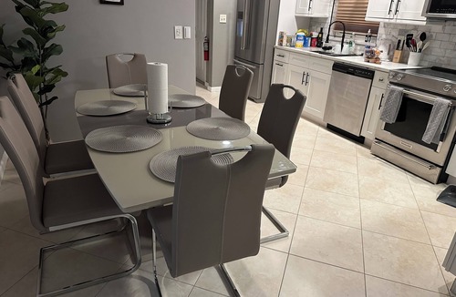 Oakland Park House | Elle’s Place. Nice, Quiet and Cozy.