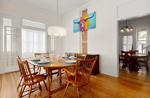Seguin House | Ellie Marie House LITE