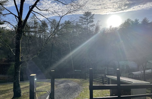 Ellijay Cabin | ELLIJAY GA. COZY, 5⭐️. PUP FRIENDLY, MT. VIEWS, PRIVATE LAKE “Mountain Soul”