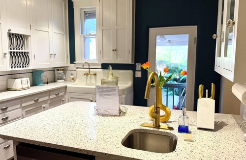 Historic Eastside Villa | Elliot Barker Estate for Large Groups Stroll to Canyon Rd & Plaza