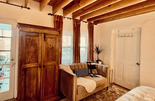 Historic Eastside Villa | Elliot Barker Estate for Large Groups Stroll to Canyon Rd & Plaza