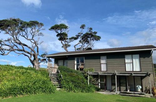 Rawhiti House | Elliot Bay - Hilltop Flat