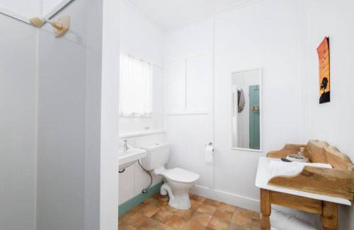 Rawhiti House | Elliot Bay - Shearer's Cabin