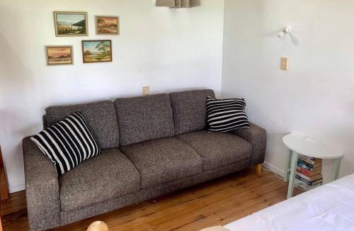 Rawhiti House | Elliot Bay - Shearer's Cabin