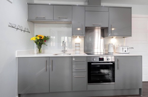 Gloucester Apartment | Elliot Oliver- Charming 1 Bed Apartment