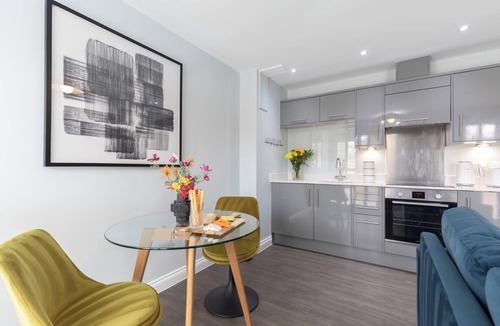 Gloucester Apartment | Elliot Oliver- Charming 1 Bed Apartment