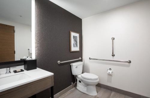 Downtown Minneapolis Hotel | Elliot Park Hotel, Autograph Collection