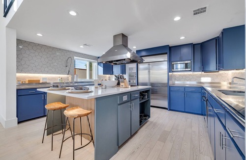 Old East Dallas House | Ellum House · Modern Oasis in Deep Ellum–Spacious Home Sleeps 14