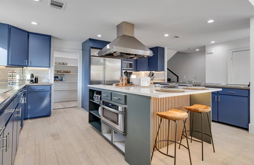 Old East Dallas House | Ellum House · Modern Oasis in Deep Ellum–Spacious Home Sleeps 14
