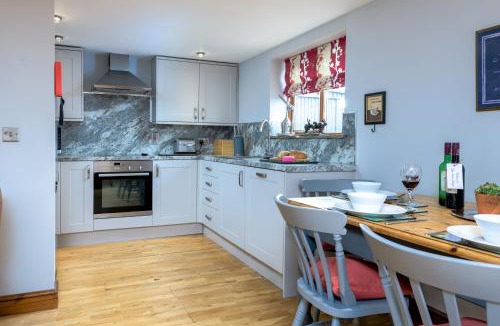 Frampton House | Elm Cottage