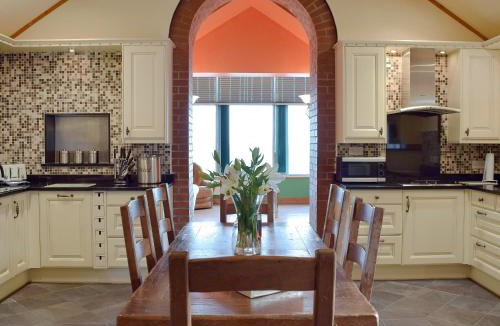 Llanybri House | Elm Cottage-W40630