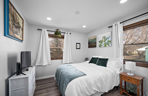 Maple Grove House | Elm Creek Retreat in Maple Grove -Entire House