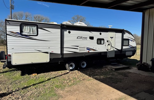 Carmine House | Elm Grove Camper- Less than 3 miles from Round Top proper