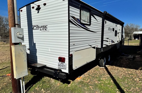 Carmine House | Elm Grove Camper- Less than 3 miles from Round Top proper