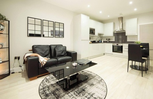 Reading Apartment | Elm House - 1-Bed, 1-Bath with Private Terrace