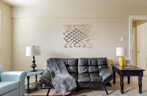 Seguin House | Elm Street Cottage