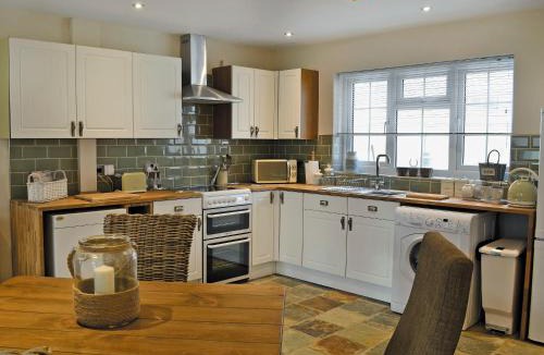 Potter Brompton House | Elm Tree Cottage