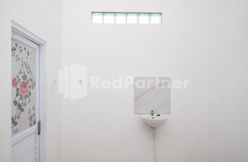 Temon Hotel | Elma Guesthouse YIA KulonProgo Yogyakarta Mitra RedDoorz